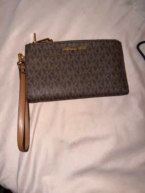Michael Kors Logo Jet Set Double-Zip Wristlet